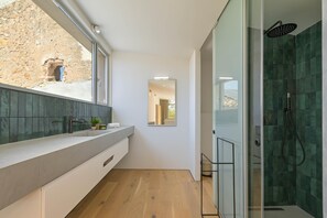Shower, towels