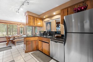 Frigorífic, microones, forn i placa de cuina 