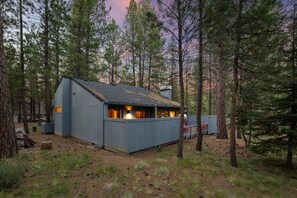 Exterior - The River Lodge: Sleeps 8|Hot Tub|Foosball|Bikes (Sunriver)