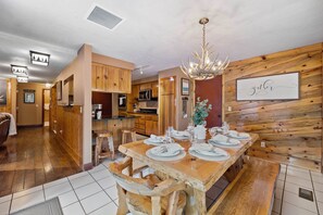 Dining - The River Lodge: Sleeps 8|Hot Tub|Foosball|Bikes (Sunriver)