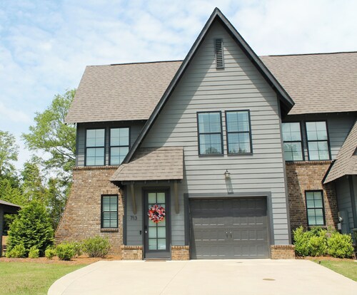 New Listing-Spacious 4-BR 3.5 Bath. The War Eagle House in the Heart of Auburn!