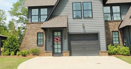 New Listing-Spacious 4-BR 3.5 Bath. The War Eagle House in the Heart of Auburn!