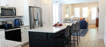 New Listing-Spacious 4-BR 3.5 Bath. The War Eagle House in the Heart of Auburn!