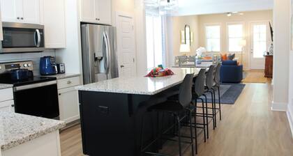 New Listing-Spacious 4-BR 3.5 Bath. The War Eagle House in the Heart of Auburn!