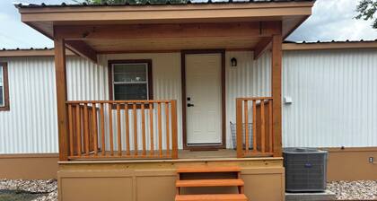 Cozy Remodeled home, only 8 min. from Circuit Of The America & 20 min.To Airport
