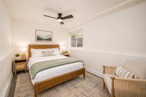 4 bedrooms, desk, iron/ironing board, travel crib
