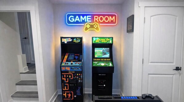 Games room - Hot Tub and Arcade Family Fun House in CDA (Coeur d'Alene)