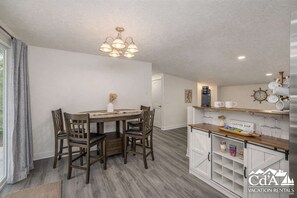 Dining - Hot Tub and Arcade Family Fun House in CDA (Coeur d'Alene)