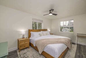 4 bedrooms, desk, iron/ironing board, travel crib