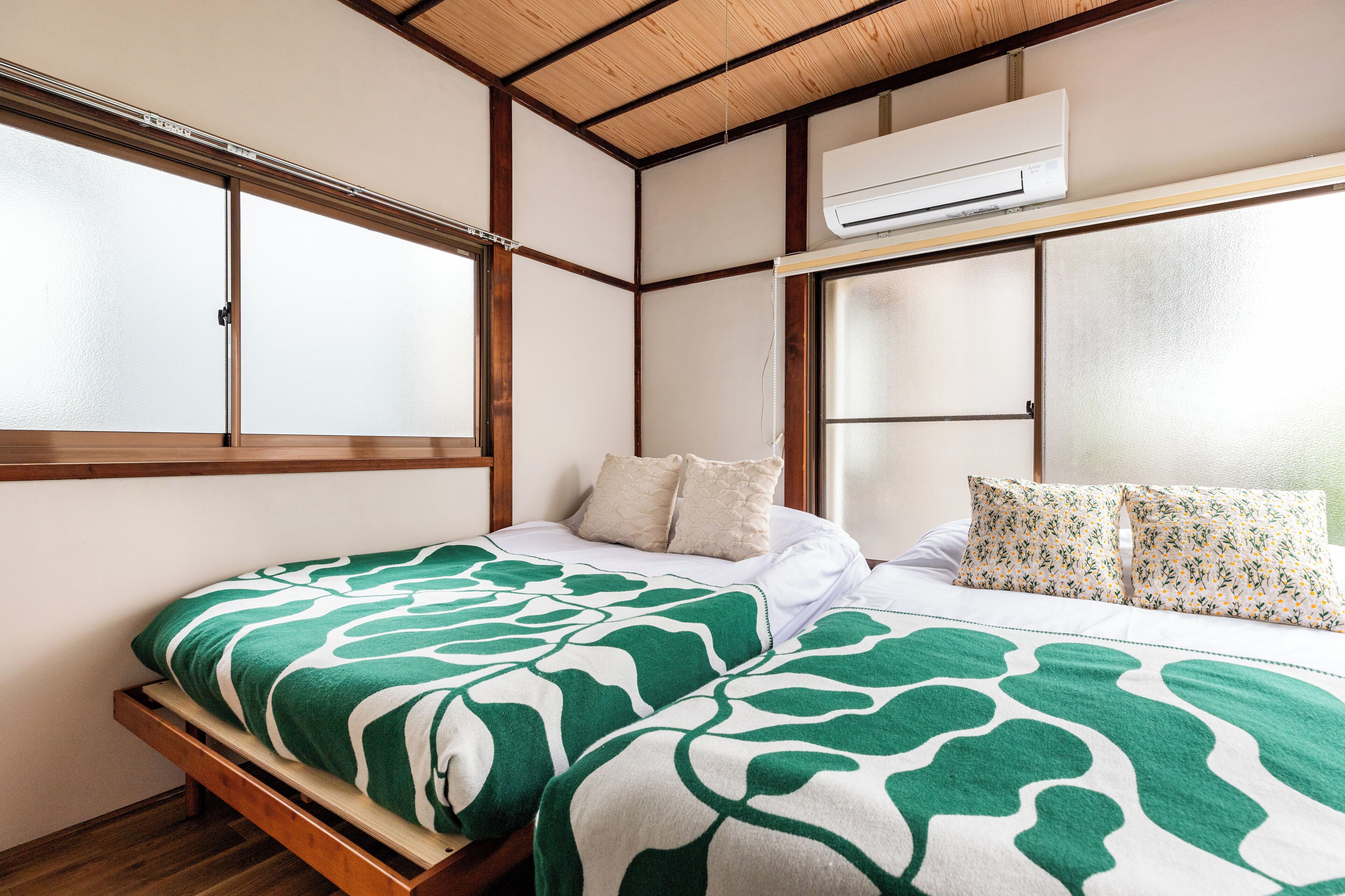 House | Free WiFi, bed sheets