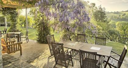 Villa Verdalba: A characteristic and welcoming villa surrounded by the greenery, with Free WI-FI.
