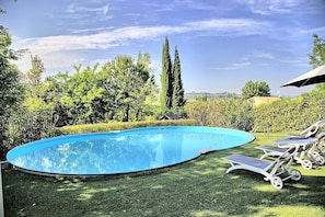 Pool - Villa Verdalba: A characteristic and welcoming villa surrounded by the greenery, with Free WI-FI. (Ostra)
