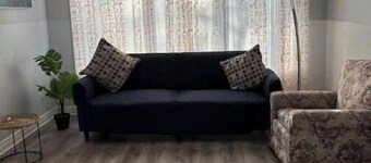 Spacious 3-bedroom apartment with WiFi, AC in welcoming Ottawa