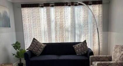 Spacious 3-bedroom apartment with WiFi, AC in welcoming Ottawa