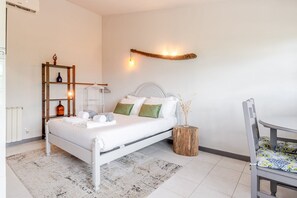 1 habitación, tabla de planchar con plancha, internet y ropa de cama