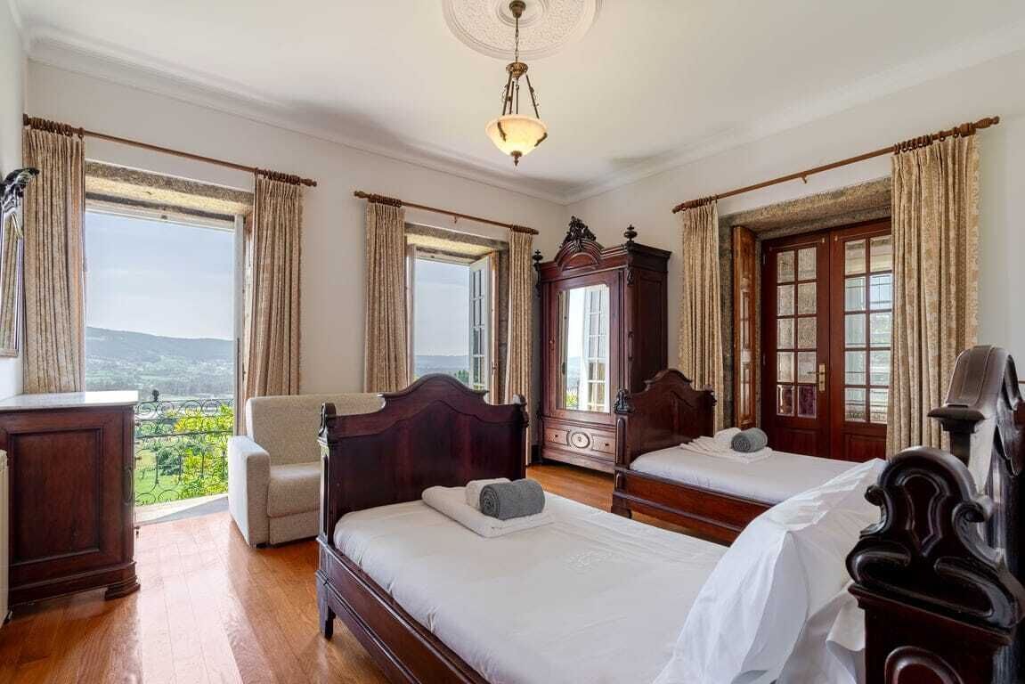 12 bedrooms, iron/ironing board, internet