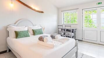 12 bedrooms, iron/ironing board, internet