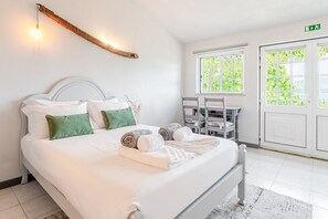 12 chambres, fer et planche à repasser, accès à Internet