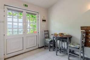 Dining - Buganvílias House (Viana do Castelo)
