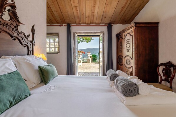 2 chambres, fer et planche à repasser, accès Internet, draps fournis