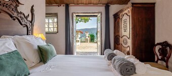 Roses House at Fountain Retreat I Pool & Sports