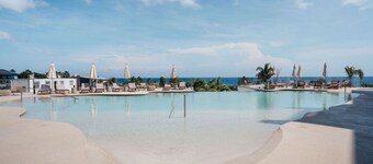 3BD Penthouse w/ Jacuzzi ONE Mambo 40 by Bocobay