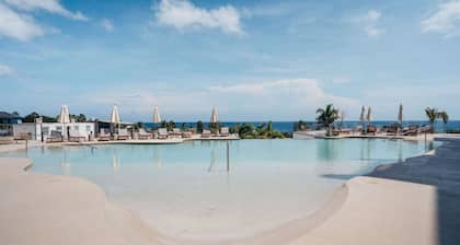 3BD Penthouse w/ Jacuzzi ONE Mambo 40 by Bocobay