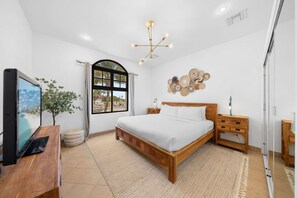 3 chambres, fer et planche à repasser, lit de bébé portatif