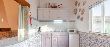 Fridge, microwave, coffee/tea maker, toaster