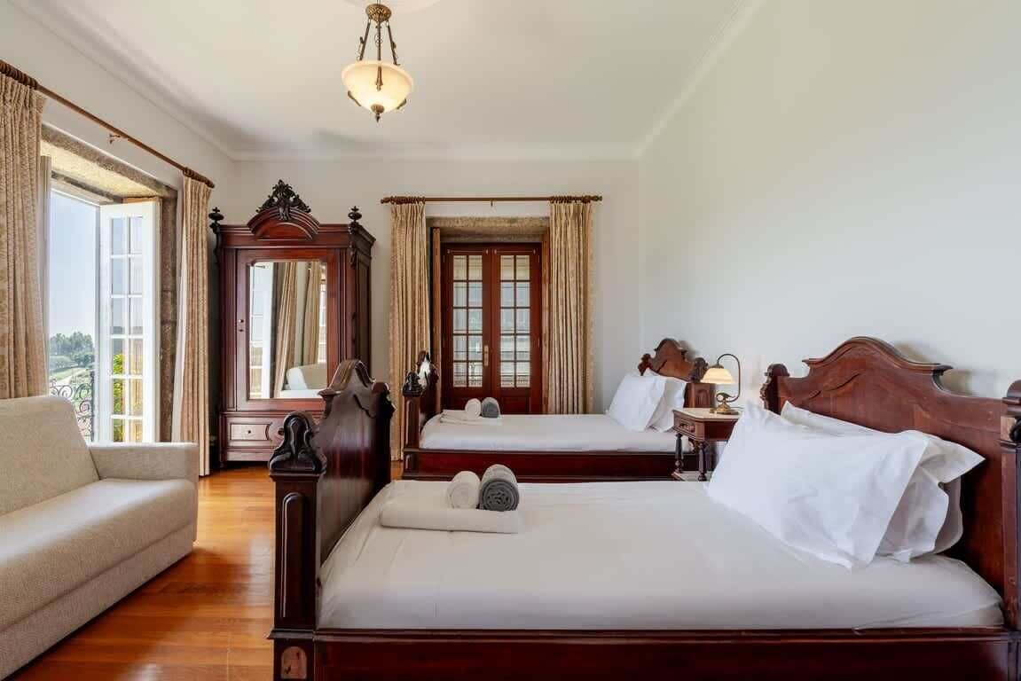 7 chambres, fer et planche à repasser, accès Internet, draps fournis