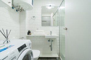 Shower, hair dryer - Apartment in Las Palmas near Playa de Las Canteras (Las Palmas de Gran Canaria)