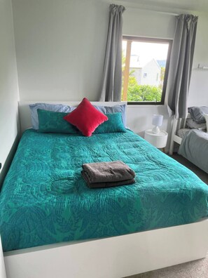 3 bedrooms, iron/ironing board, WiFi, bed sheets