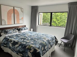 3 chambres, fer et planche à repasser, Wi-Fi, draps fournis