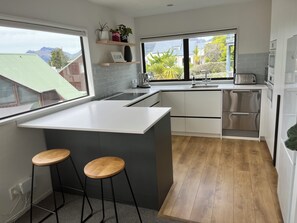 Micro-ondes, four, plaque de cuisson, lave-vaisselle