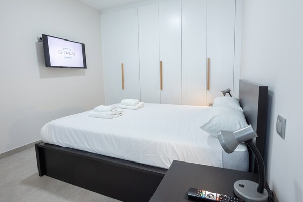 2 Schlafzimmer, Bügeleisen/Bügelbrett