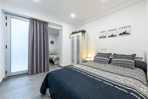 3 bedrooms, desk, iron/ironing board, travel cot