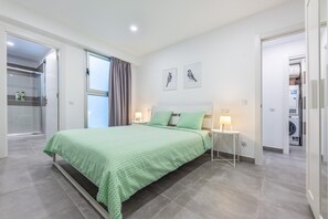 3 chambres, fer et planche à repasser