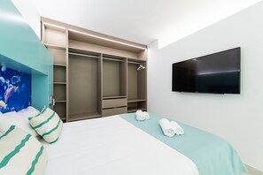 1 chambre, fer et planche à repasser