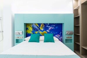 1 Schlafzimmer, Schreibtisch, Bügeleisen/Bügelbrett