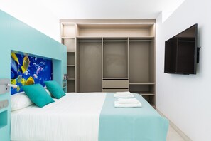 1 Schlafzimmer, Schreibtisch, Bügeleisen/Bügelbrett