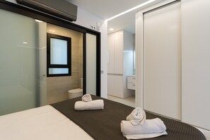 Schreibtisch, Bügeleisen/Bügelbrett