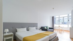Desk, iron/ironing board, travel cot - Studio in Las Palmas near Playa de Las Canteras (Las Palmas de Gran Canaria)