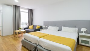 Iron/ironing board, travel cot - Apartment by Las Canteras Beach, Las Palmas (Las Palmas de Gran Canaria)