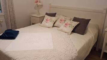 Iron/ironing board, WiFi, bed sheets