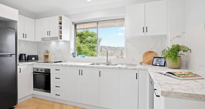 Newport Apartment w/ water views