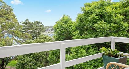 Newport Apartment w/ water views