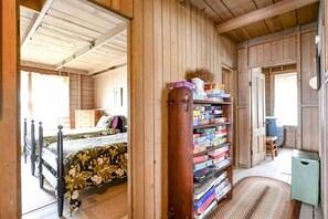 7 bedrooms, iron/ironing board, free WiFi