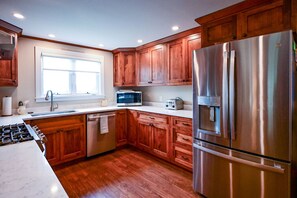 Fridge, microwave, oven, stovetop - Serene Seaside Getaway (Boothbay Harbor)