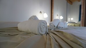 Junior lakosztály, privát medence | Széf a szobában, sötétítőfüggöny, hangszigetelés és ingyenes wifi