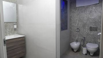 Junior Suite, Private Pool | Bathroom | Towels
